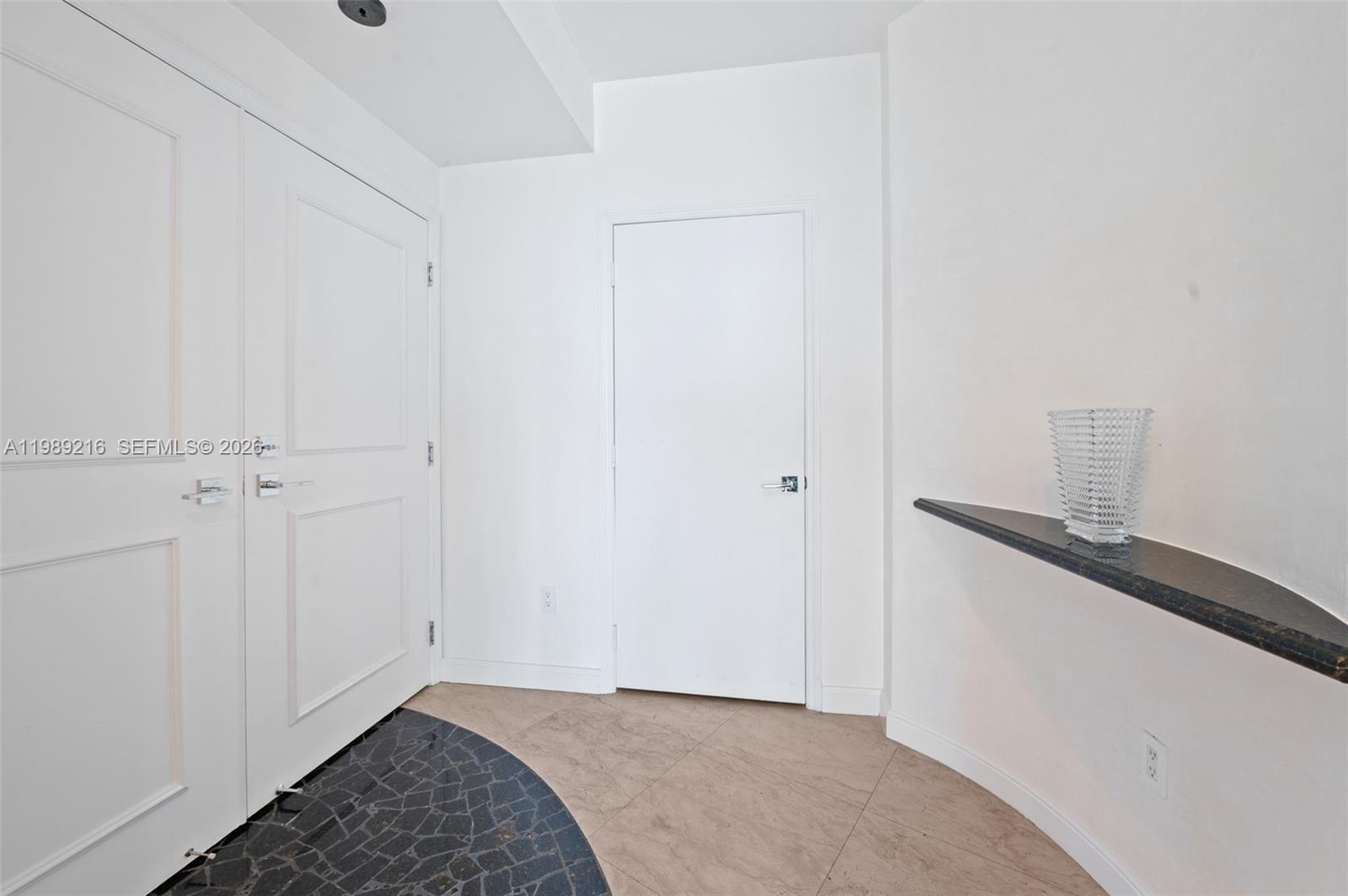 MAJESTIC TOWER - Residential