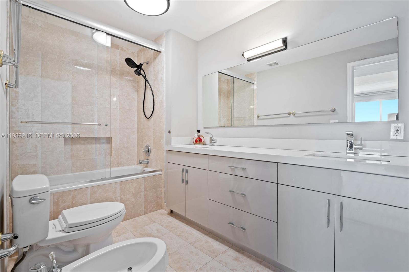 MAJESTIC TOWER - Residential