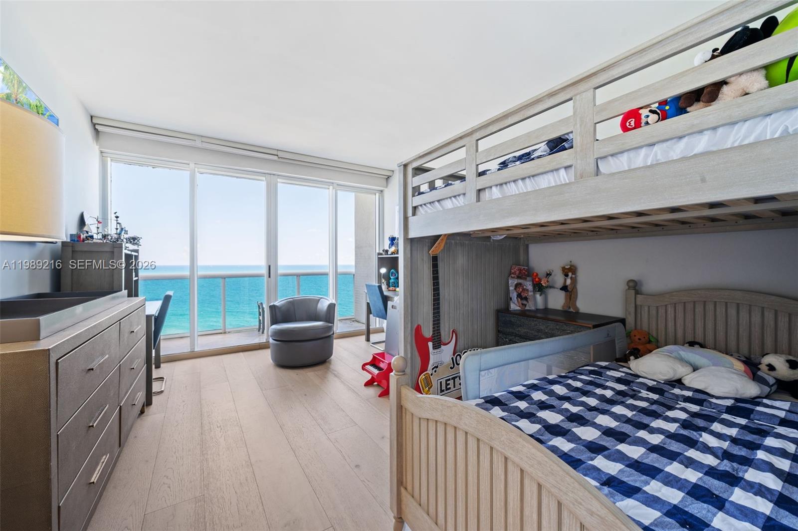 MAJESTIC TOWER - Residential