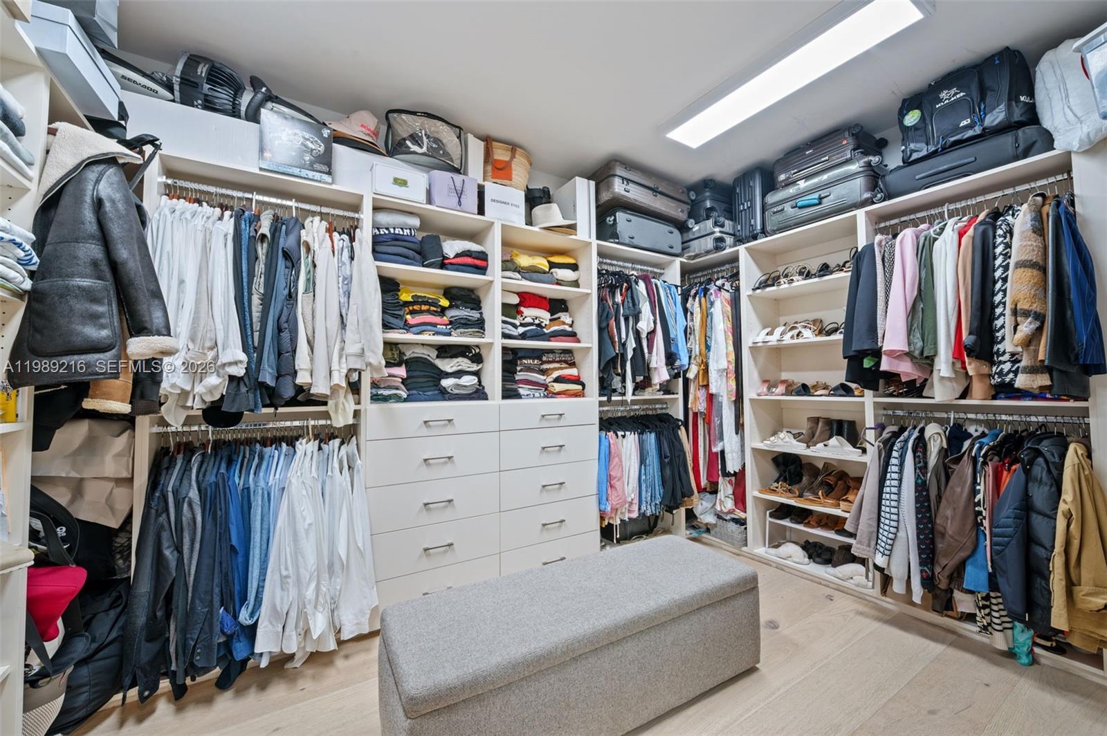 MAJESTIC TOWER - Residential