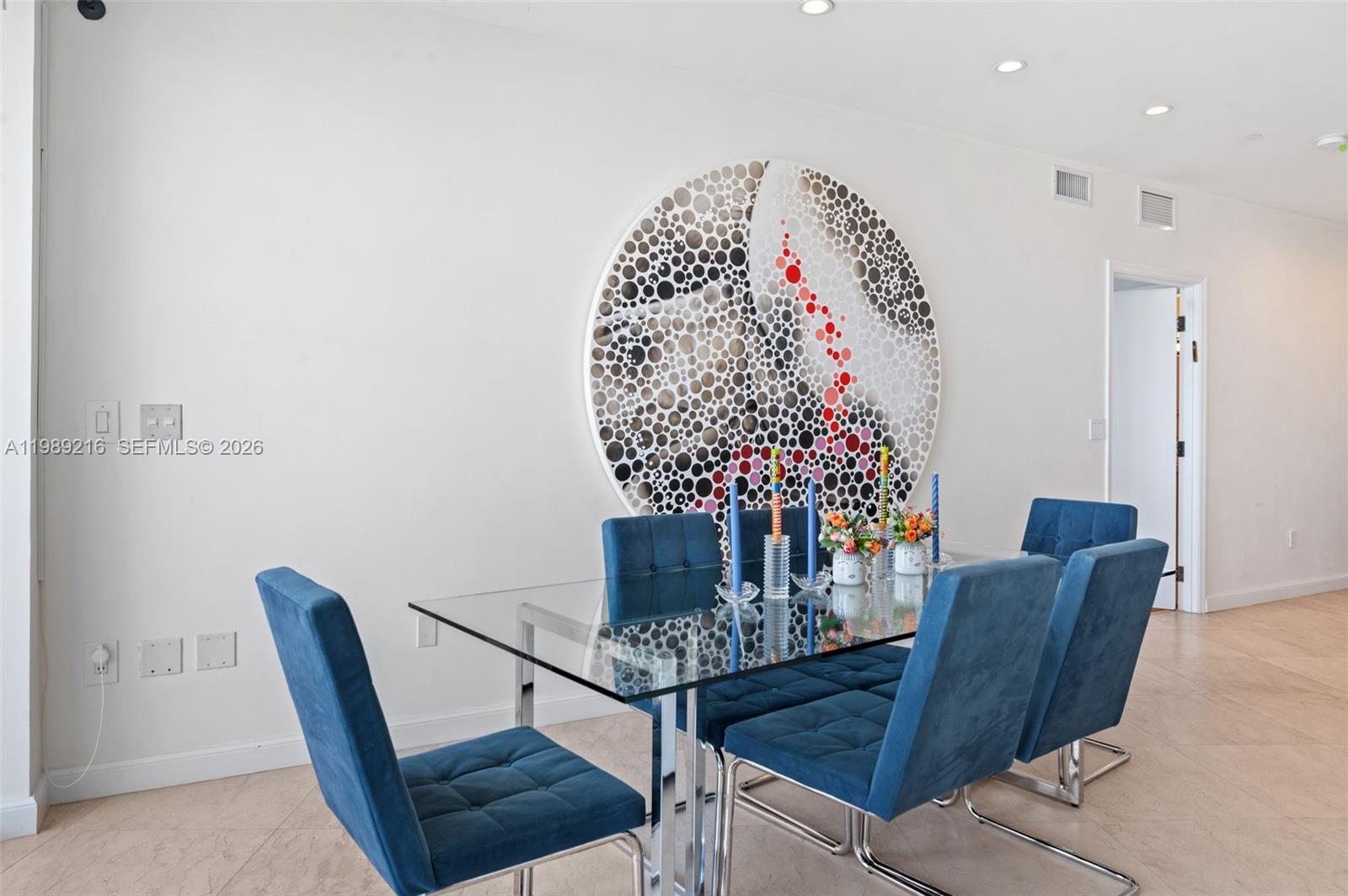 MAJESTIC TOWER - Residential