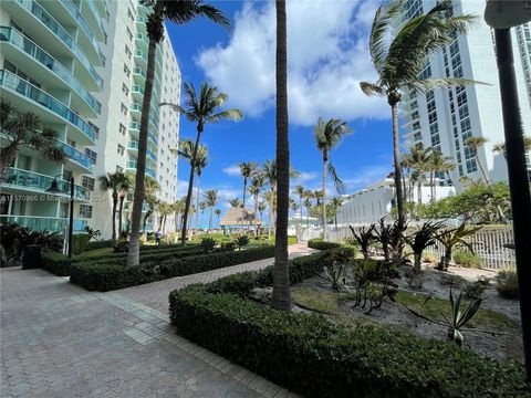 Condominium in Hollywood FL 3901 Ocean Dr Dr 30.jpg