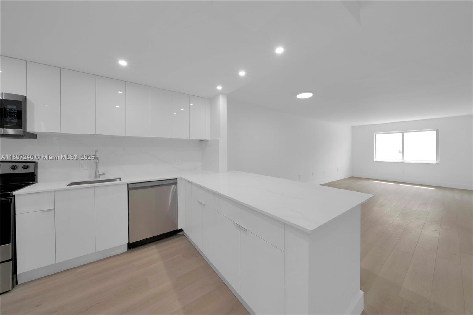 Rental Property at 251 Galen Dr 316E, Key Biscayne, Miami-Dade County, Florida - Bedrooms: 2 
Bathrooms: 2  - $3,950 MO.