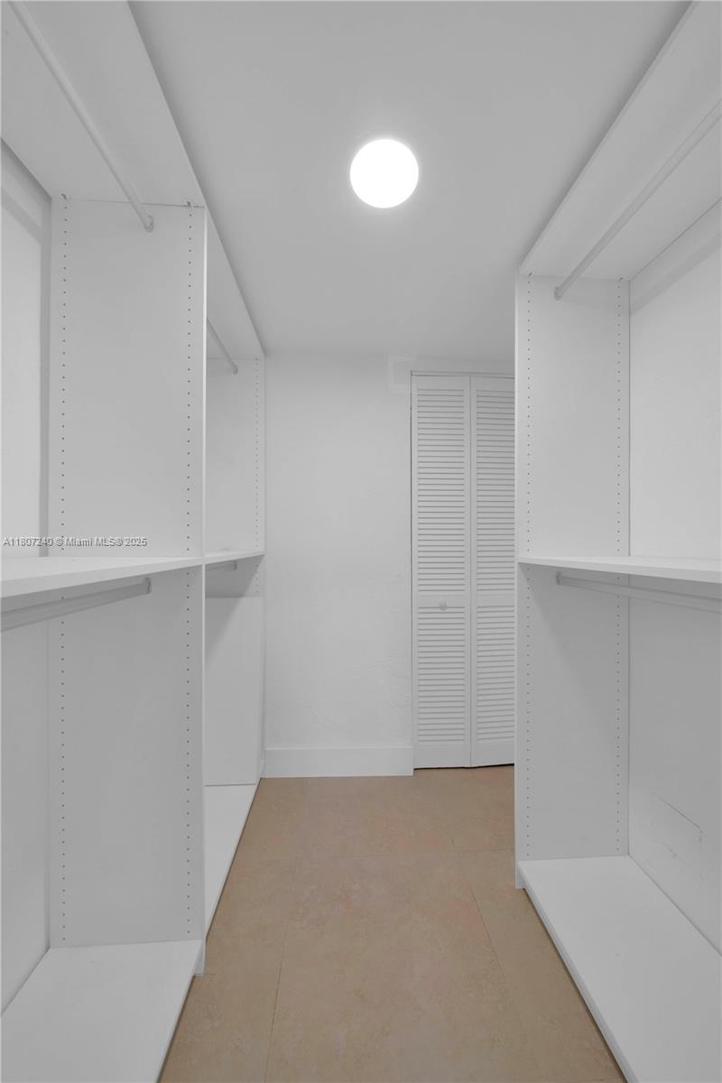 KEY BISCAYNE VI CONDO - Residential Lease