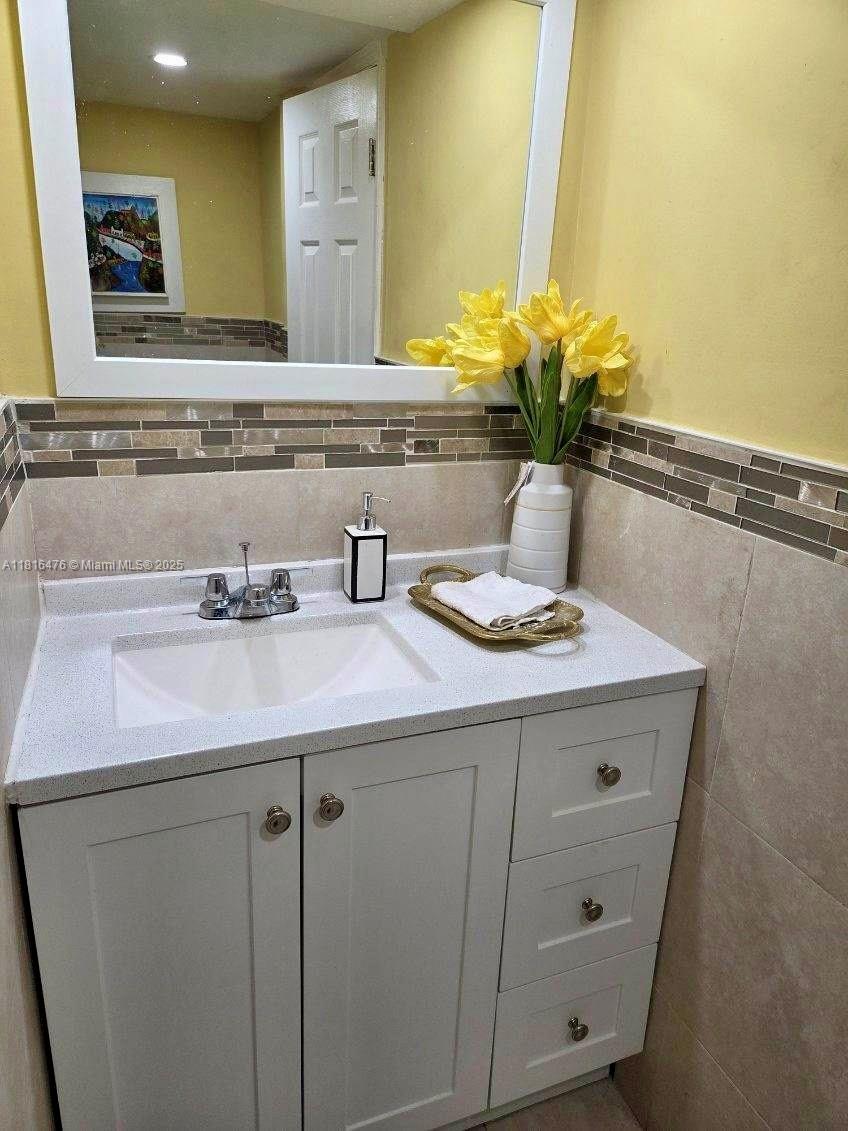 LAUDERDALE LAKES WEST GAT - Residential