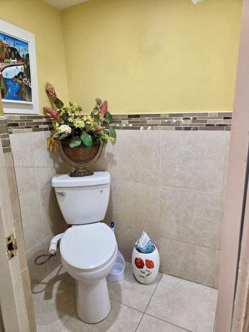 LAUDERDALE LAKES WEST GAT - Residential