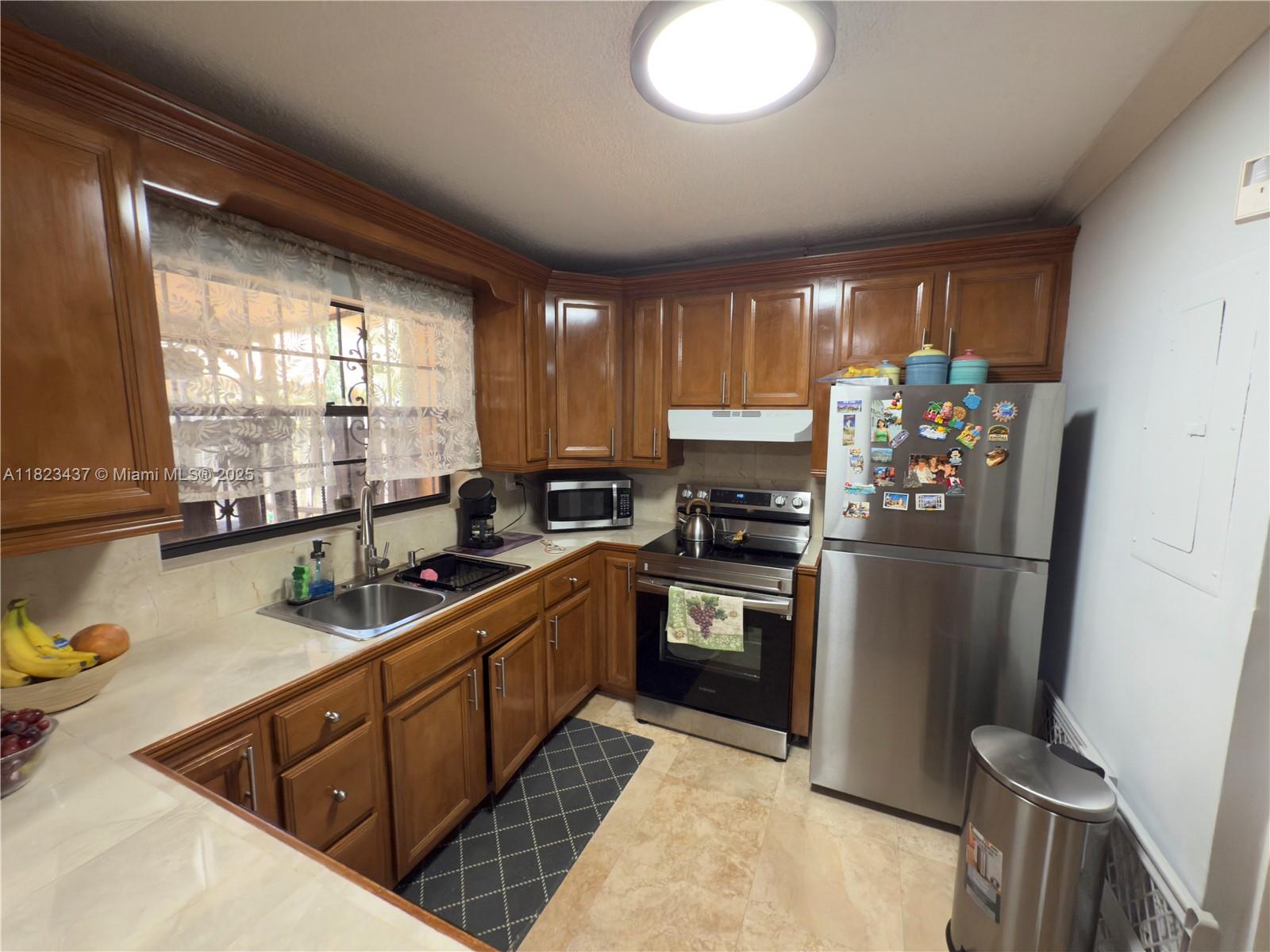 PEMBROKE LAKES SOUTH - Residential