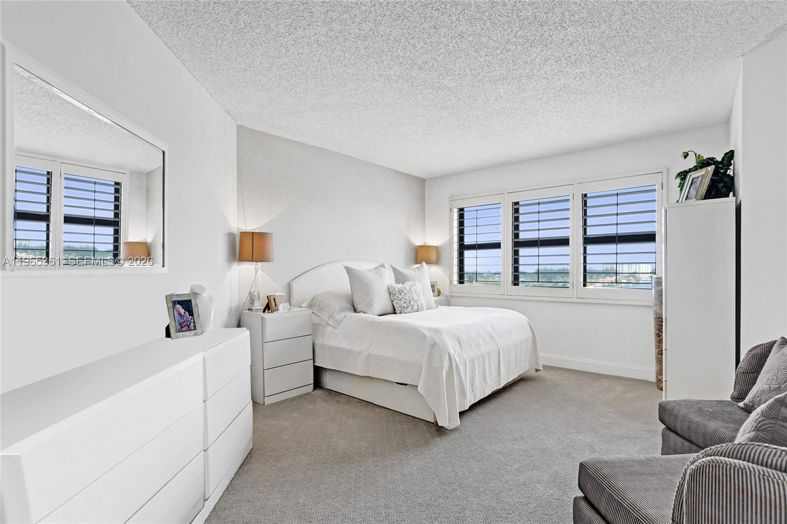 TRITON CONDO - Residential