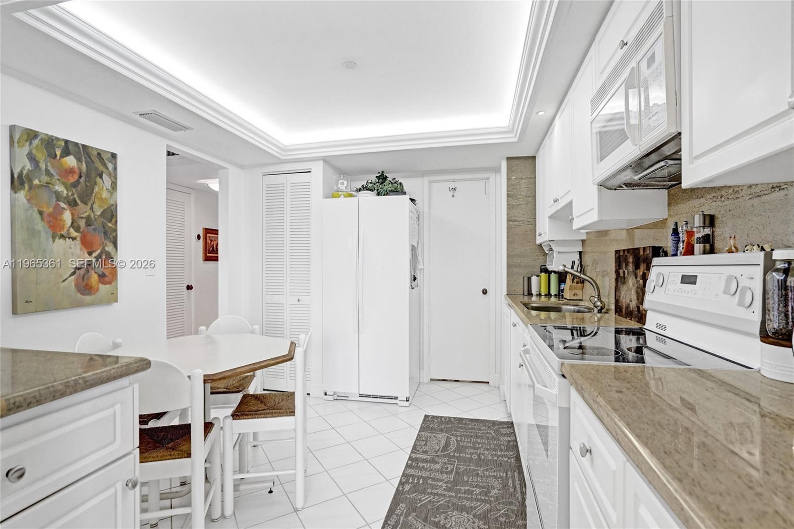 TRITON CONDO - Residential