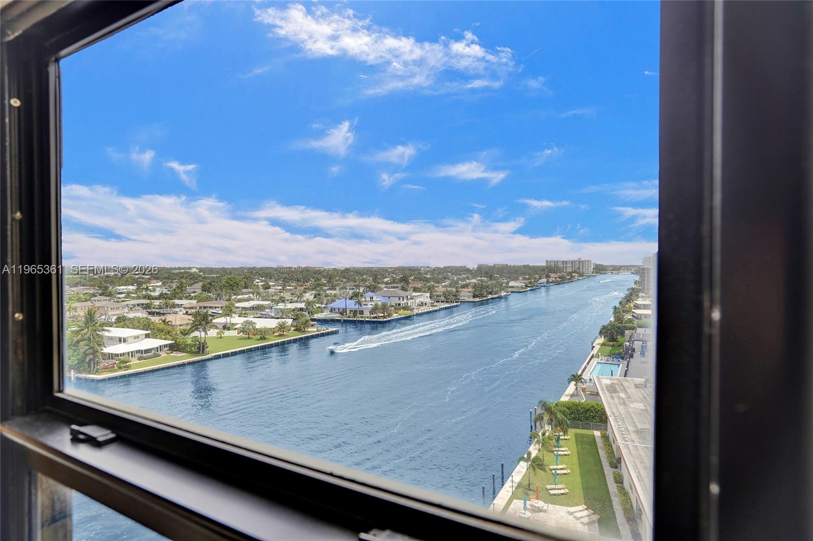 TRITON CONDO - Residential