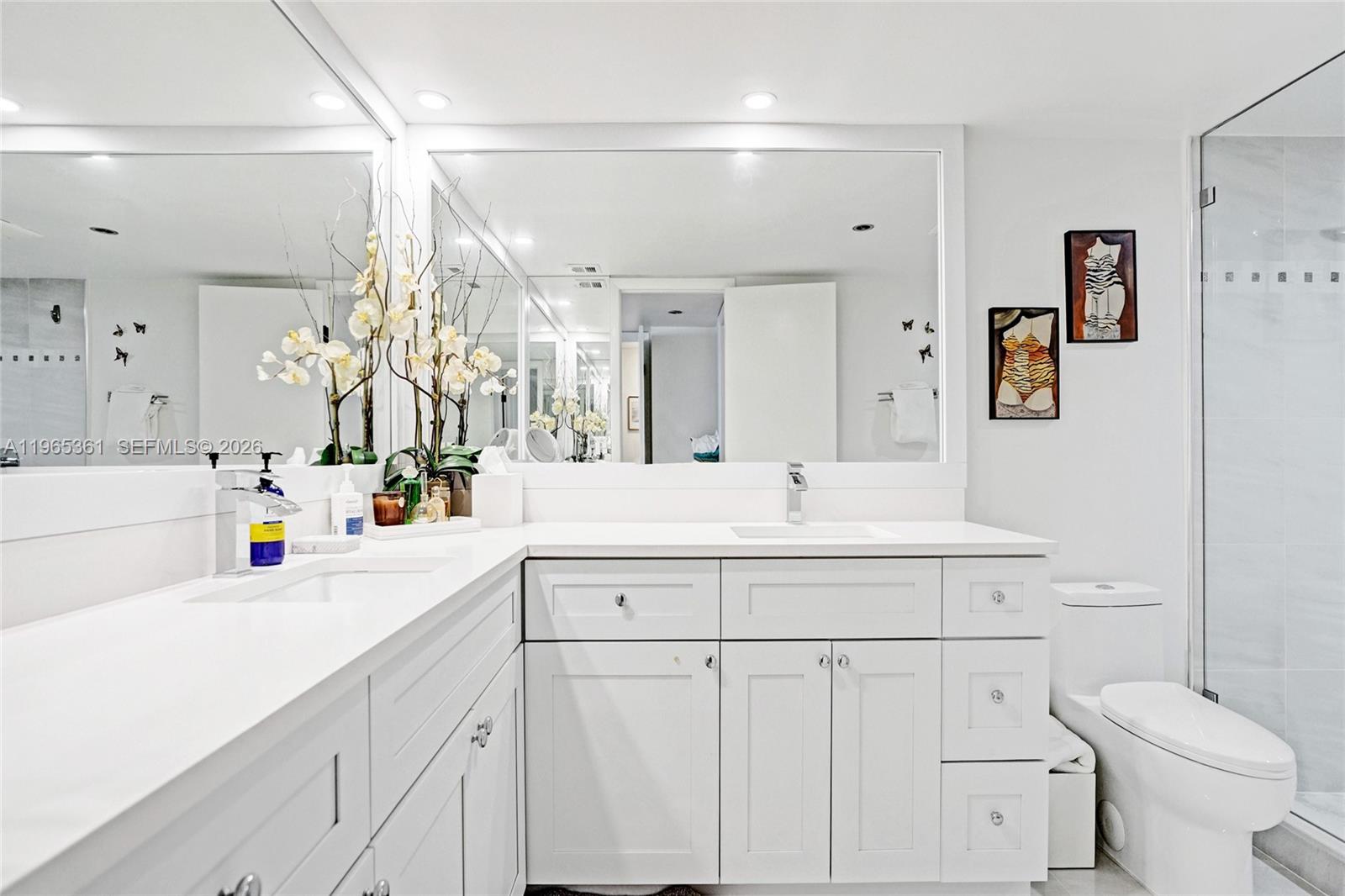 TRITON CONDO - Residential