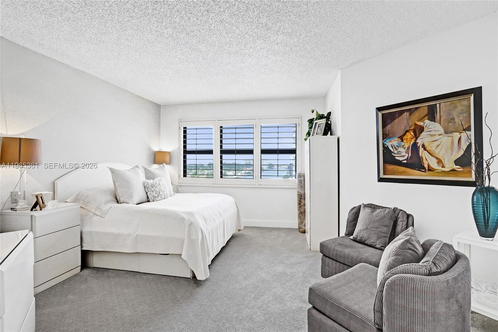 TRITON CONDO - Residential