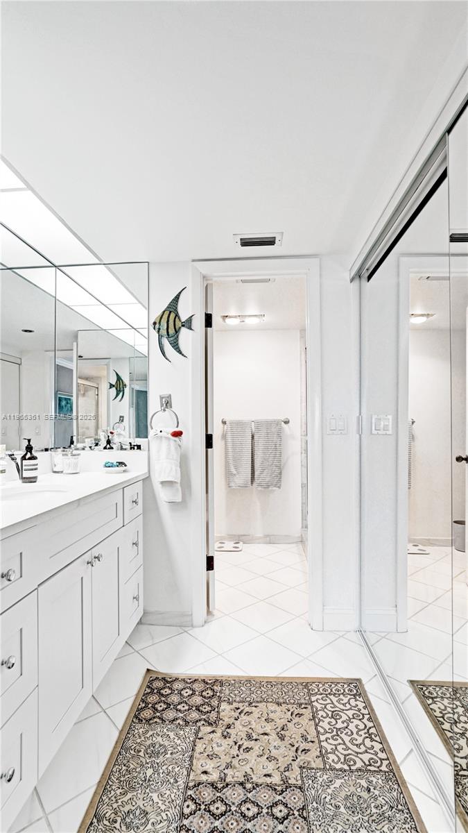 TRITON CONDO - Residential