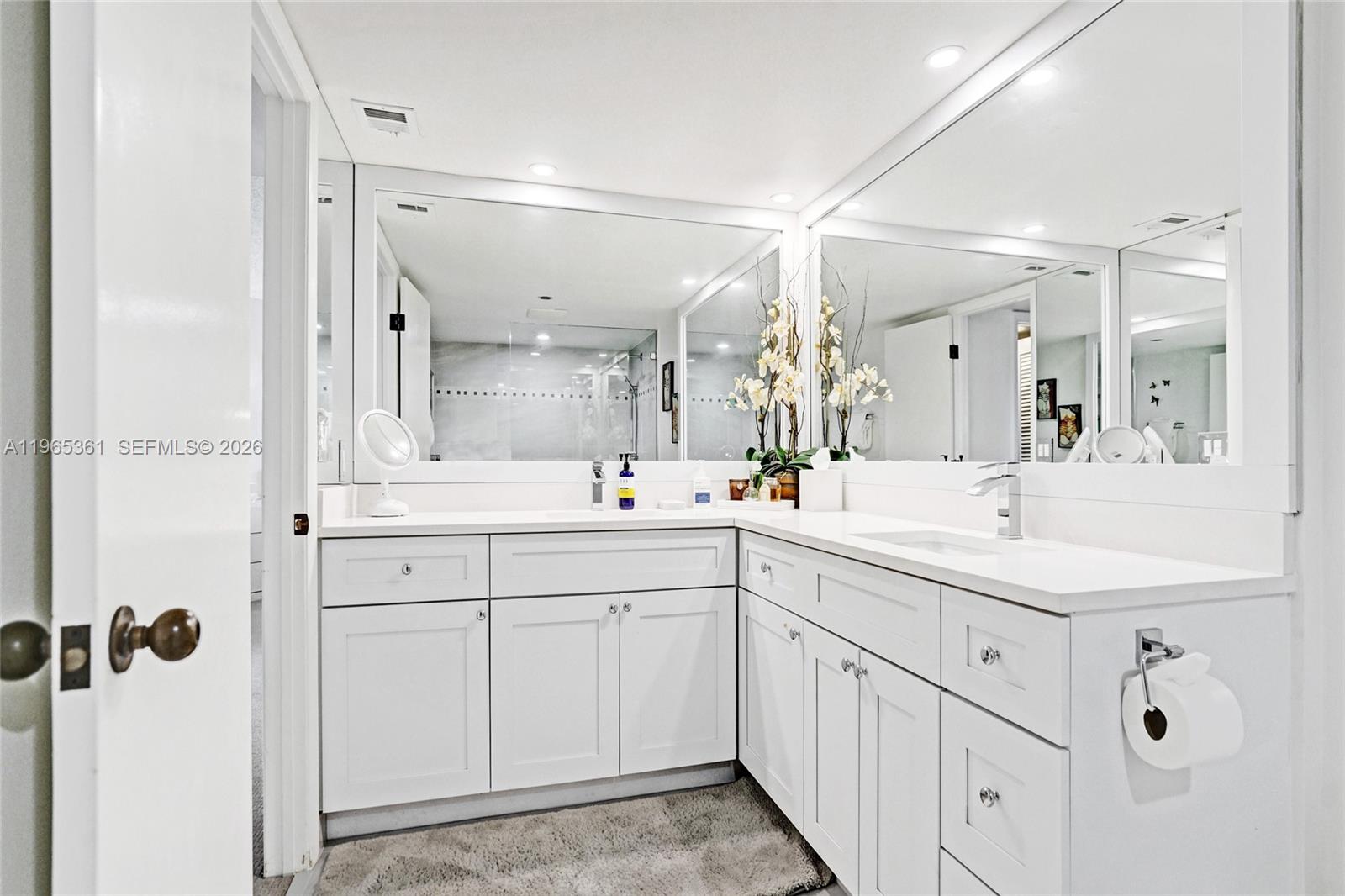 TRITON CONDO - Residential