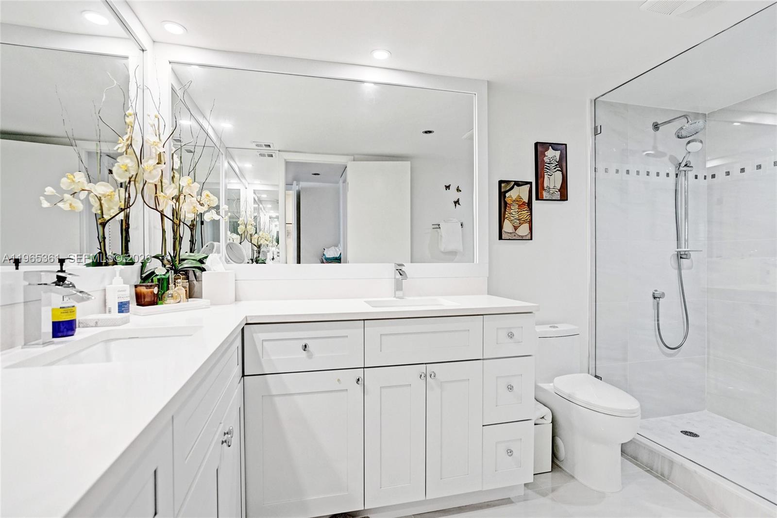 TRITON CONDO - Residential