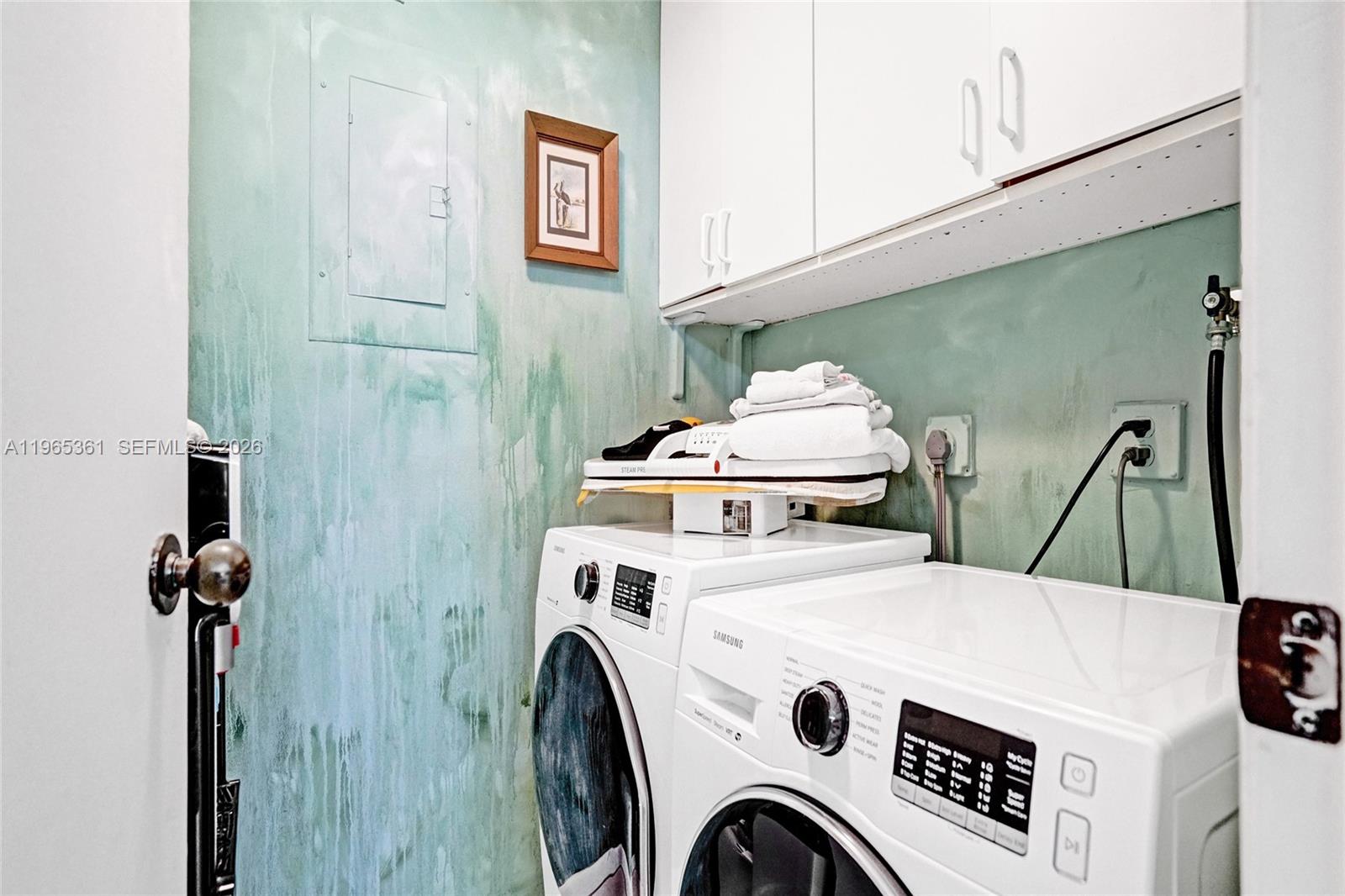 TRITON CONDO - Residential