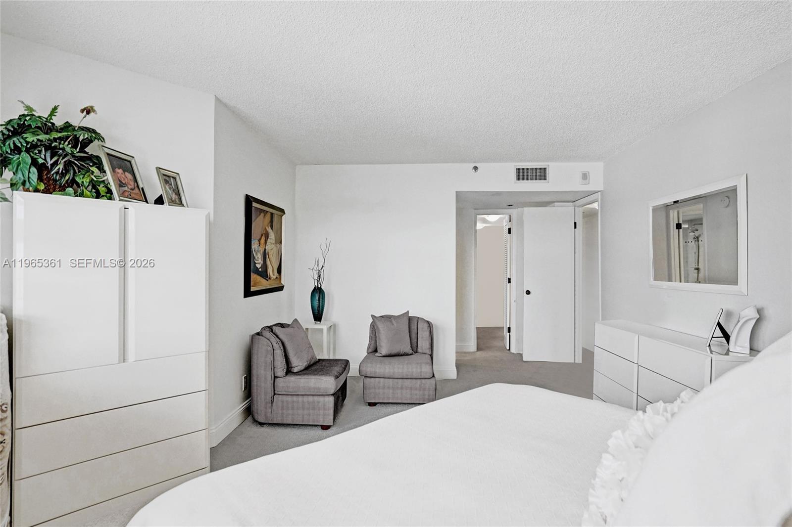 TRITON CONDO - Residential