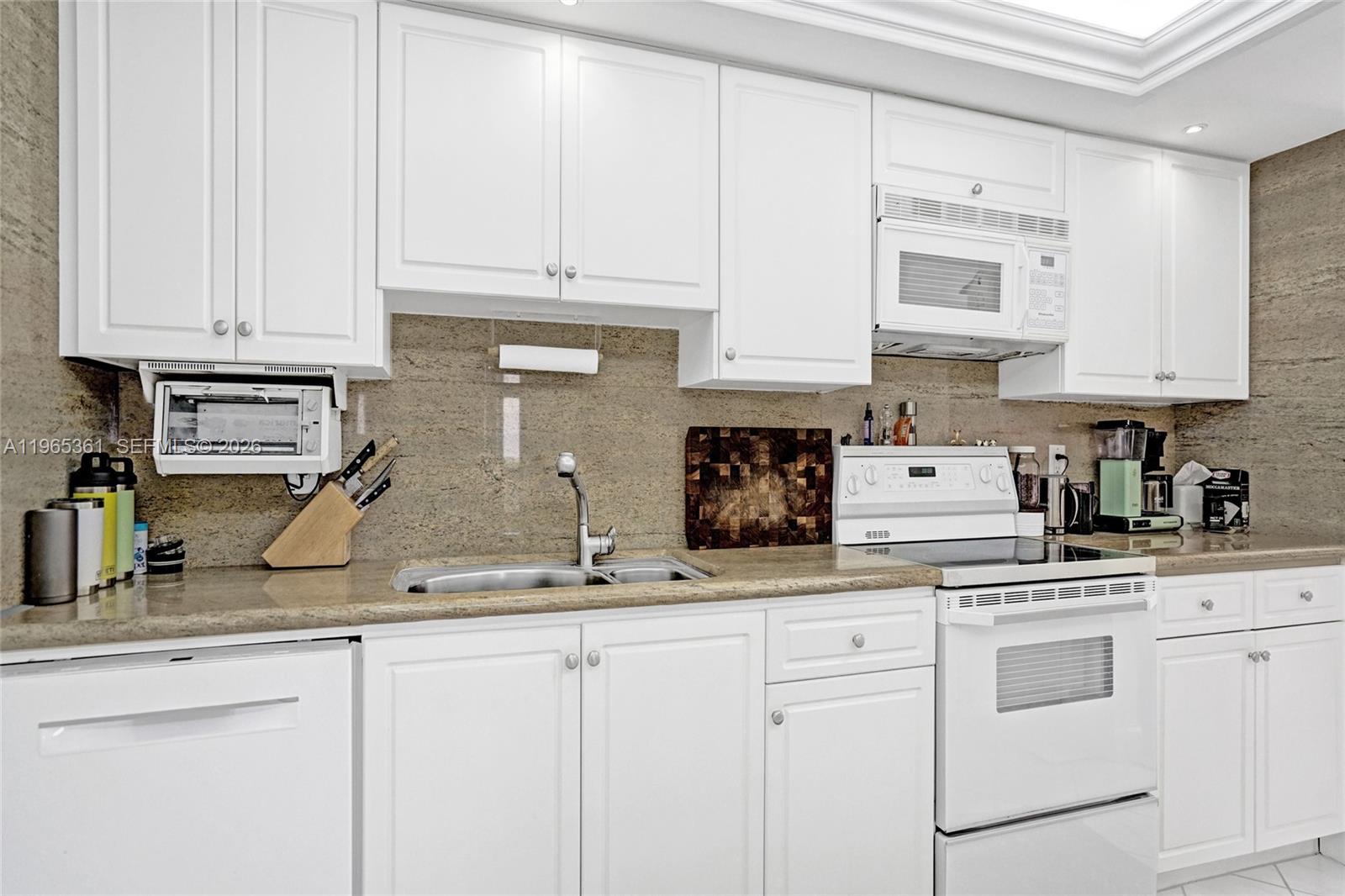 TRITON CONDO - Residential