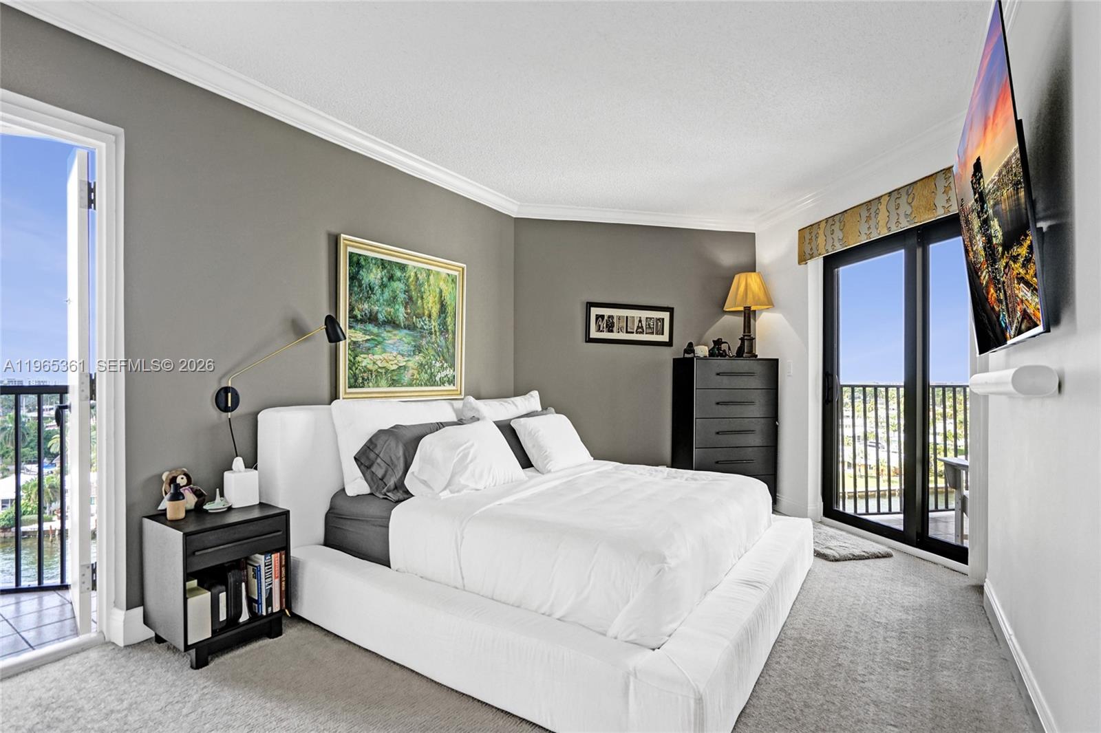 TRITON CONDO - Residential