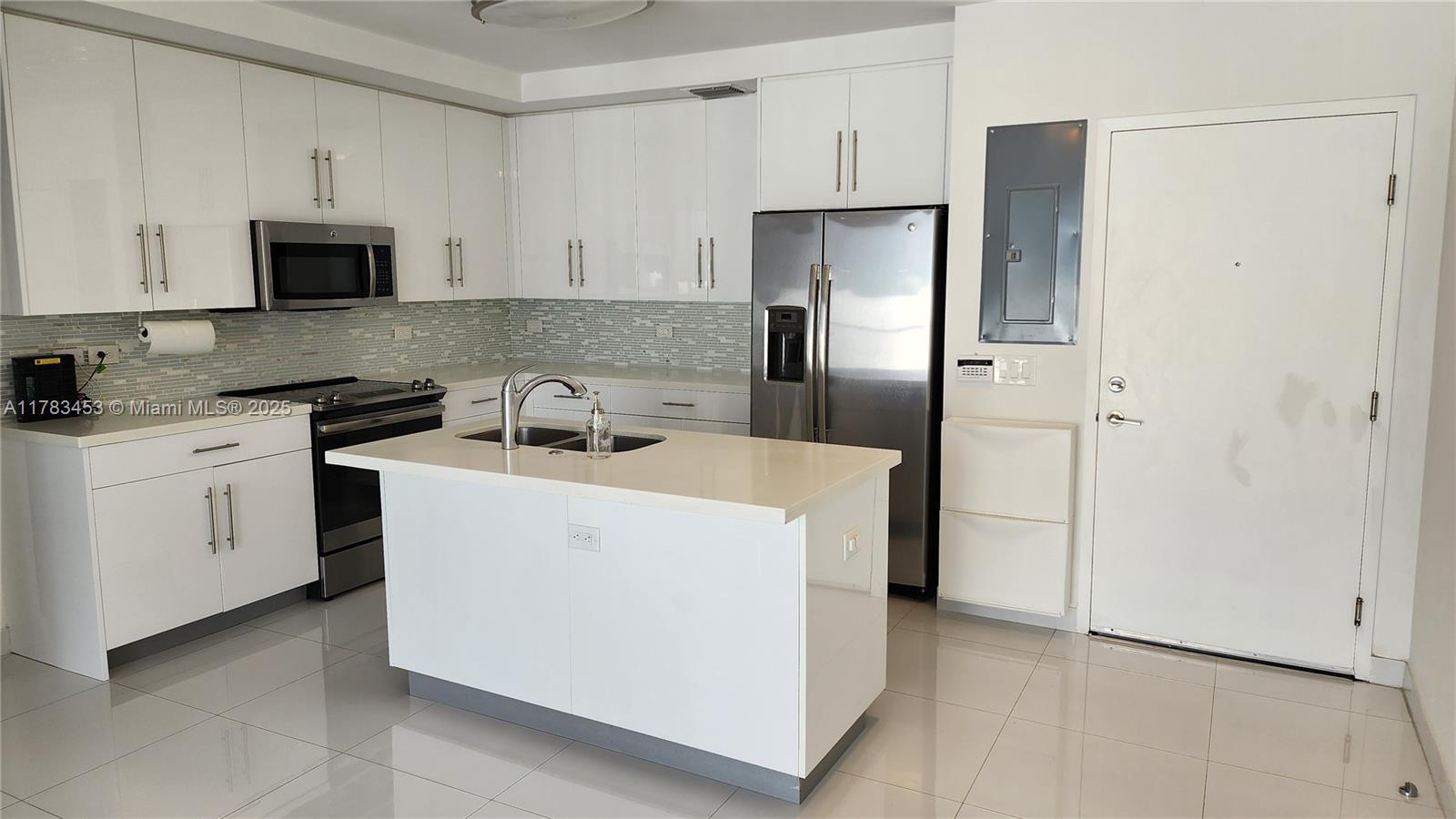 Rental Property at 2651 Ne 212th Ter 306, Miami, Broward County, Florida - Bedrooms: 2 
Bathrooms: 2  - $2,650 MO.