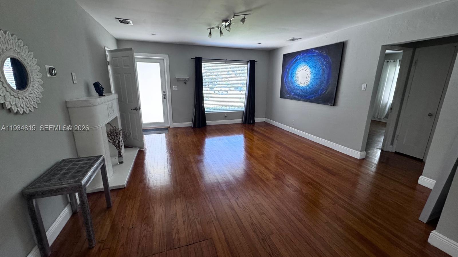 MIAMI SHORES SEC 6 - Residential
