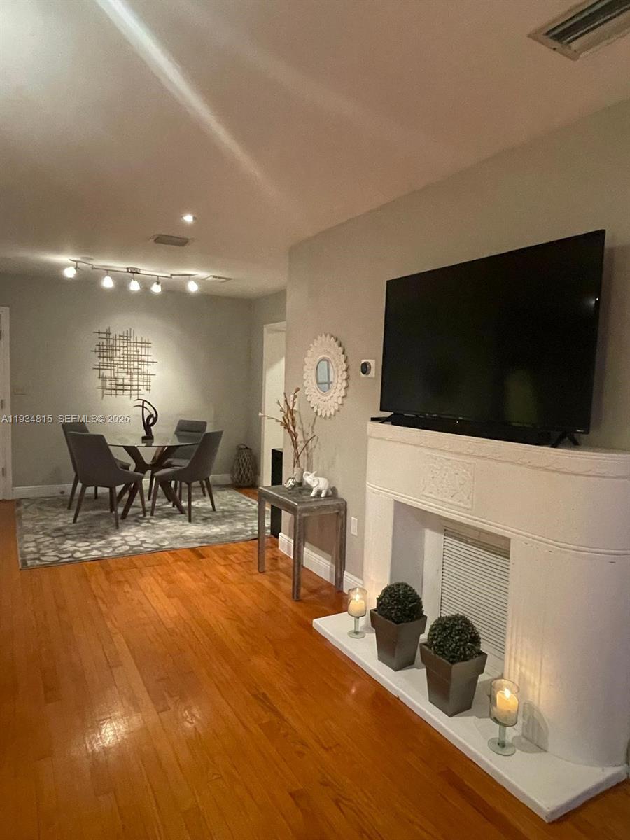 MIAMI SHORES SEC 6 - Residential