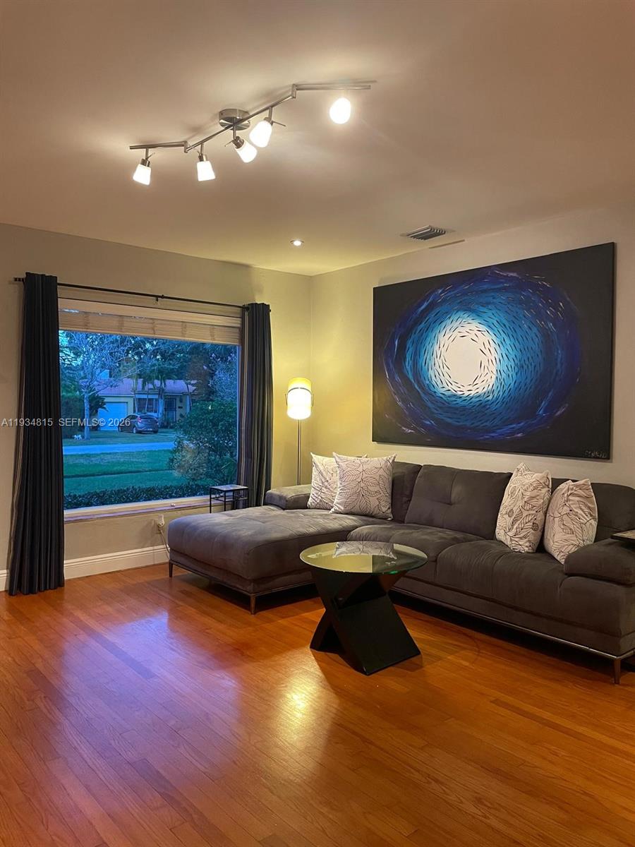 MIAMI SHORES SEC 6 - Residential