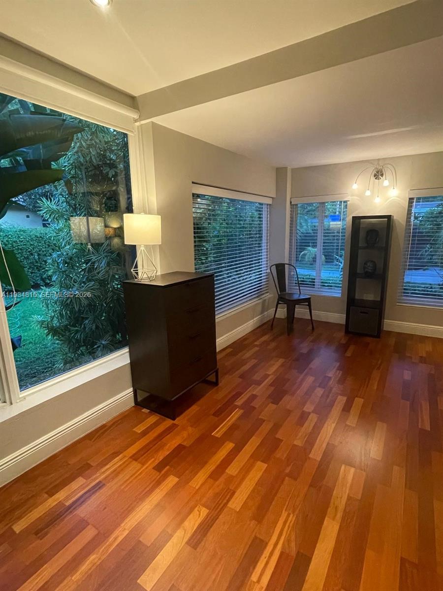 MIAMI SHORES SEC 6 - Residential