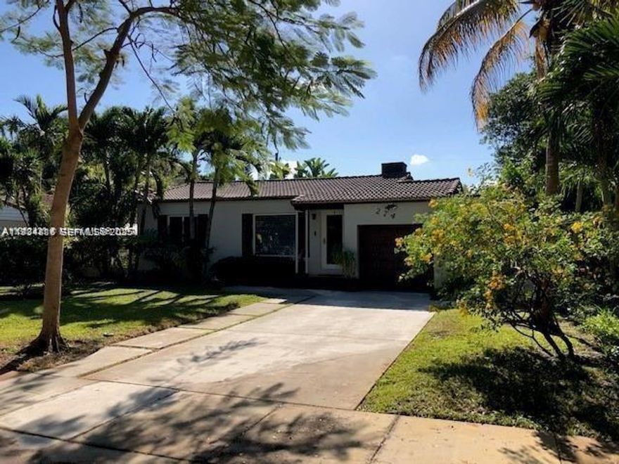Beutiful home for sale. Modern outlook, impact windows, Nest Thermostat. Very well maintained. beautiful set up, cozy, spacious, beautiful garden in a Cul-de-sac Street. Wooden Floors. lots to grow, in a very quiet a desirable area in Miami Shores. 2/1 with a large florida room