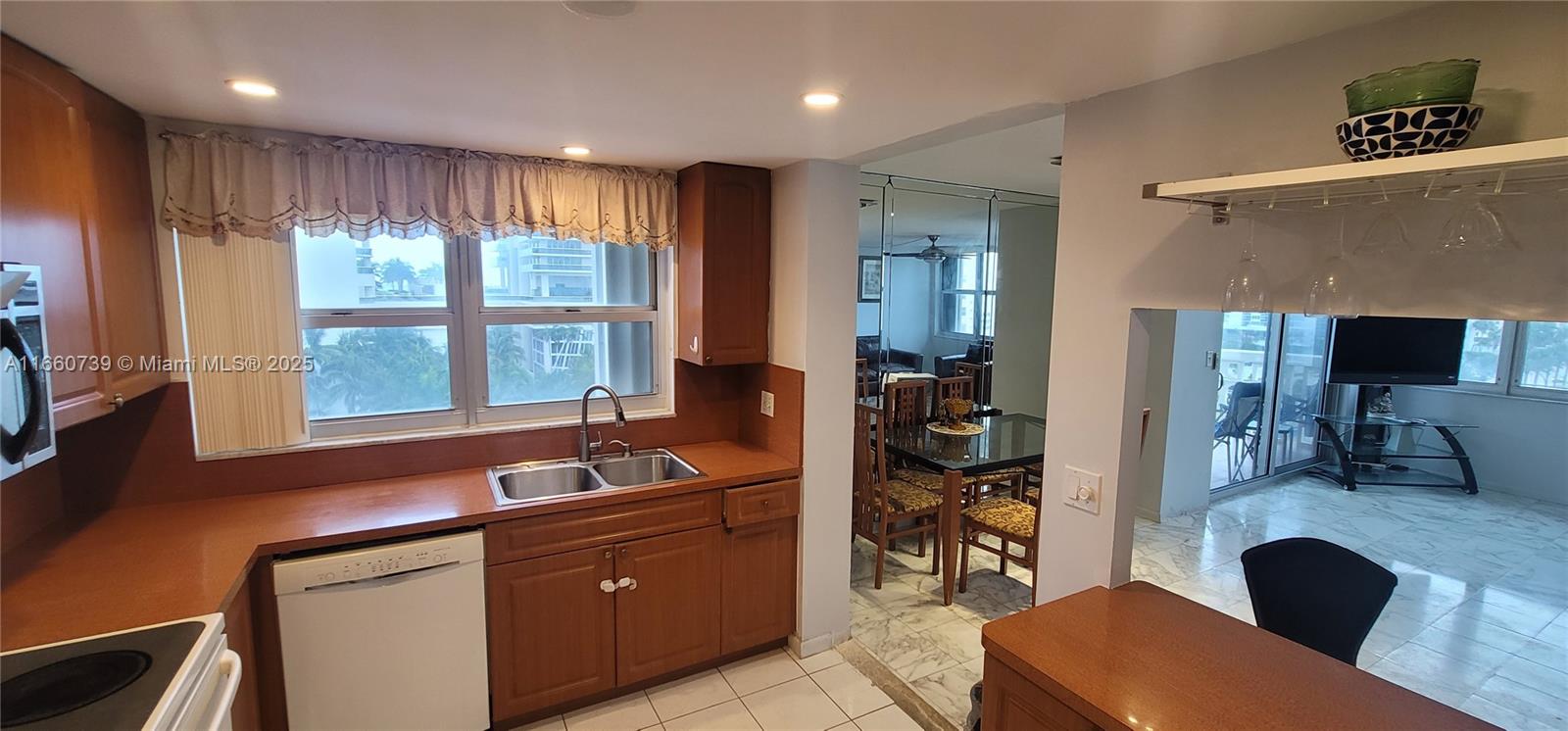 IMPERIAL TOWERS CONDO - Residential Lease