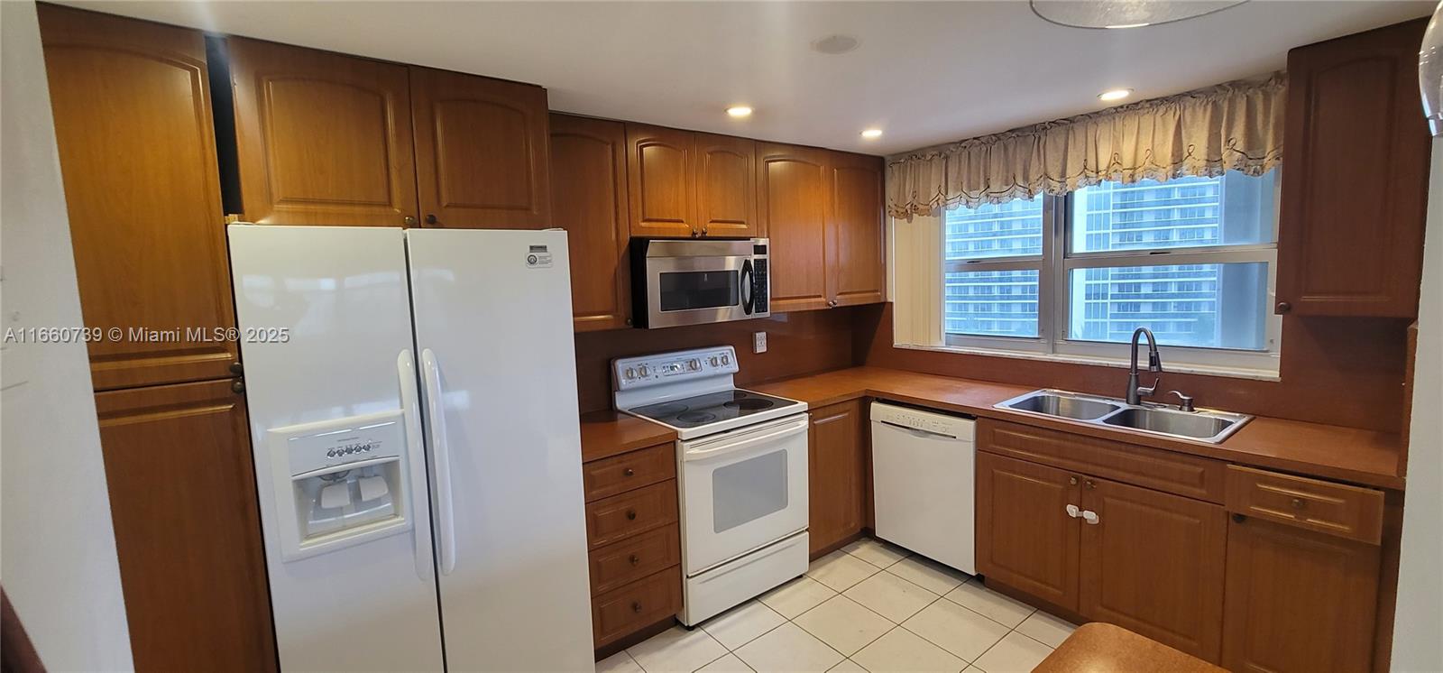 IMPERIAL TOWERS CONDO - Residential Lease