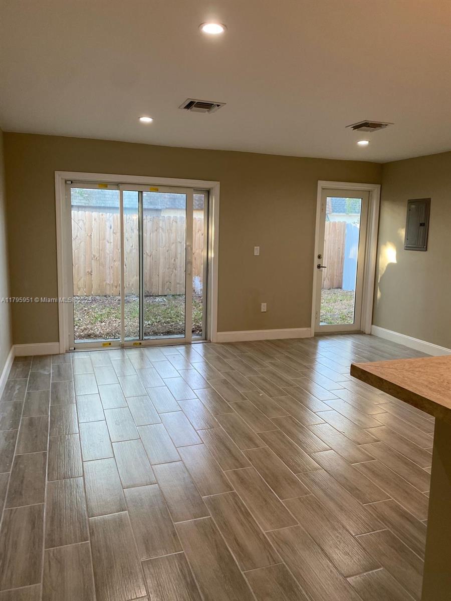 VISTA TOWNHOUSE SEC B - Residential