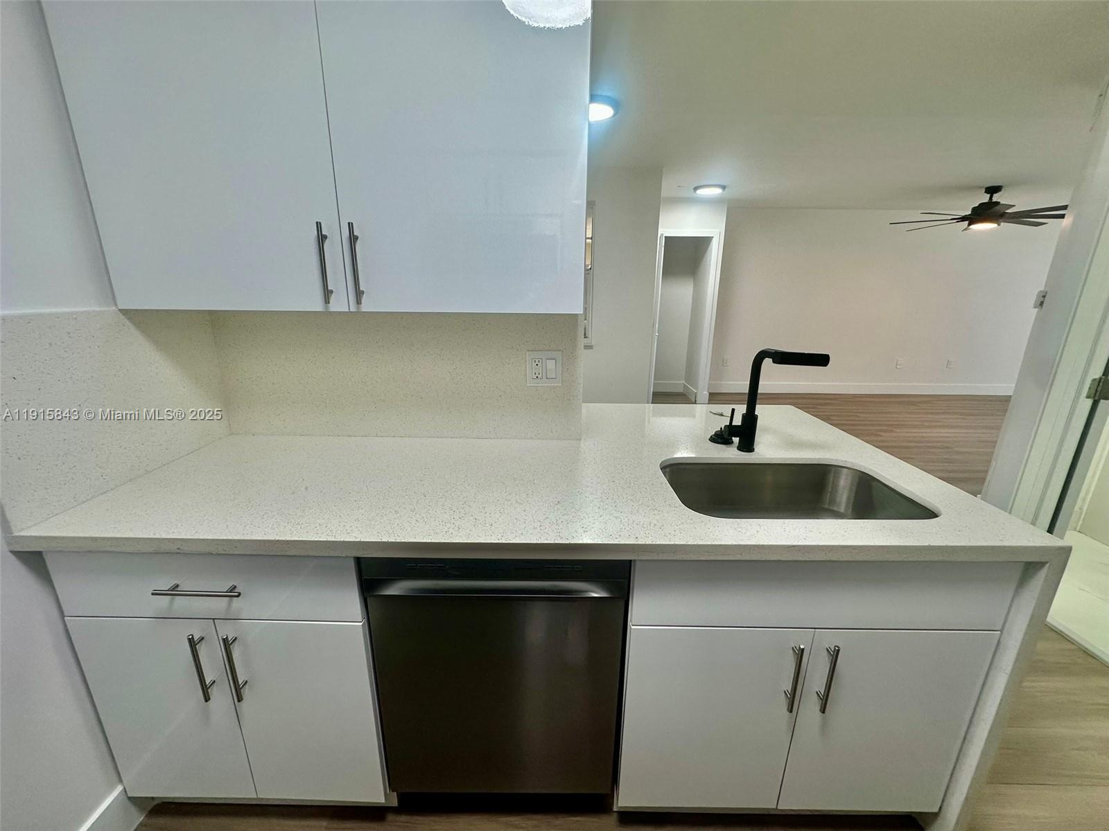 LAKEVIEW CLUB CONDO - Residential Lease