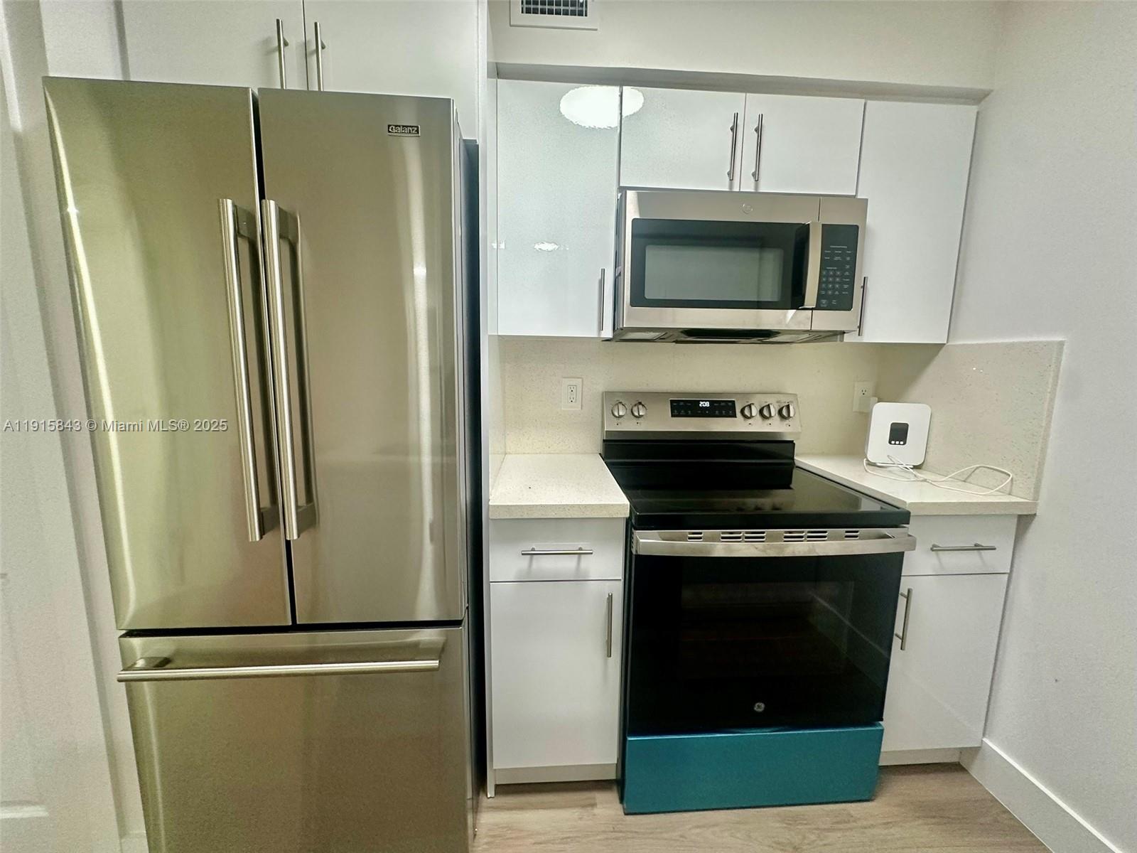 LAKEVIEW CLUB CONDO - Residential Lease