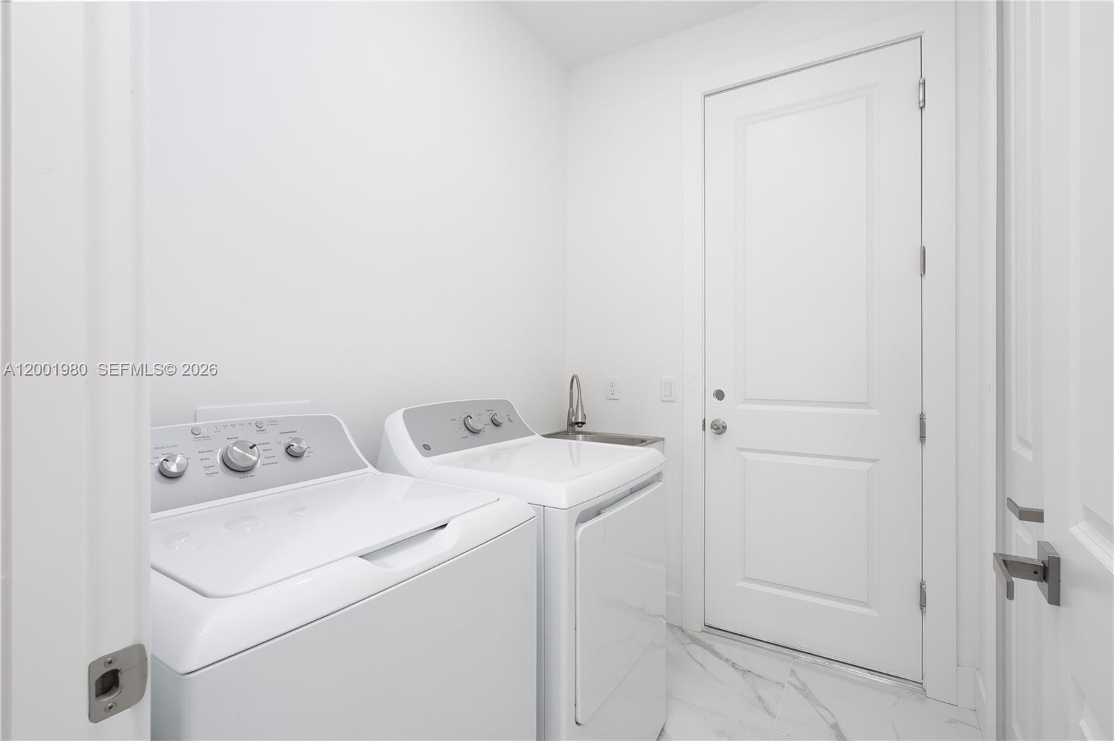 Mirror Lakes - Residential