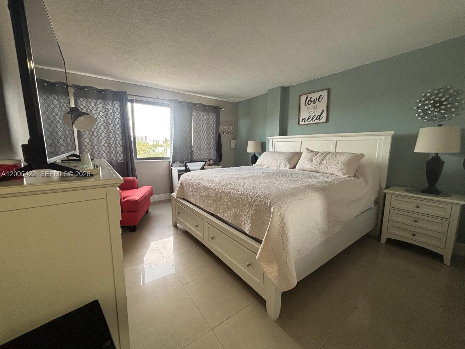 YACHT CLUB CONDO (THE) - Residential