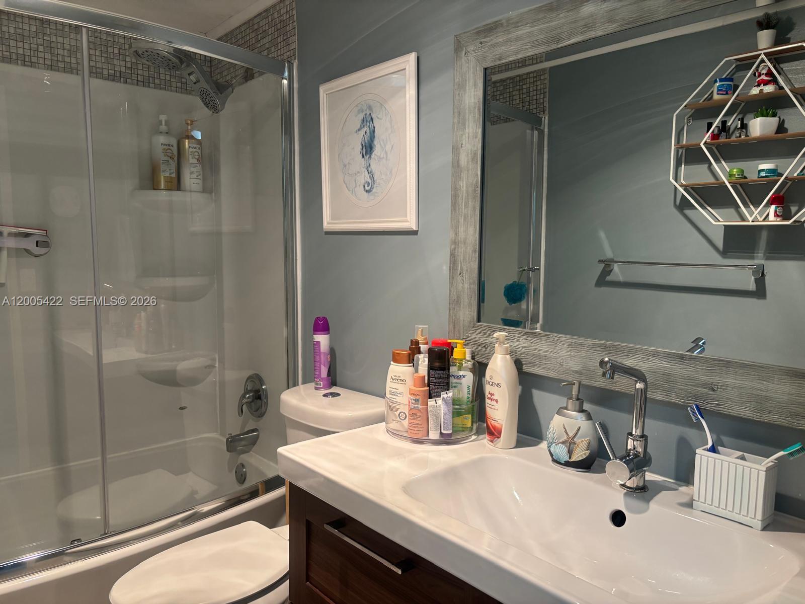 YACHT CLUB CONDO (THE) - Residential