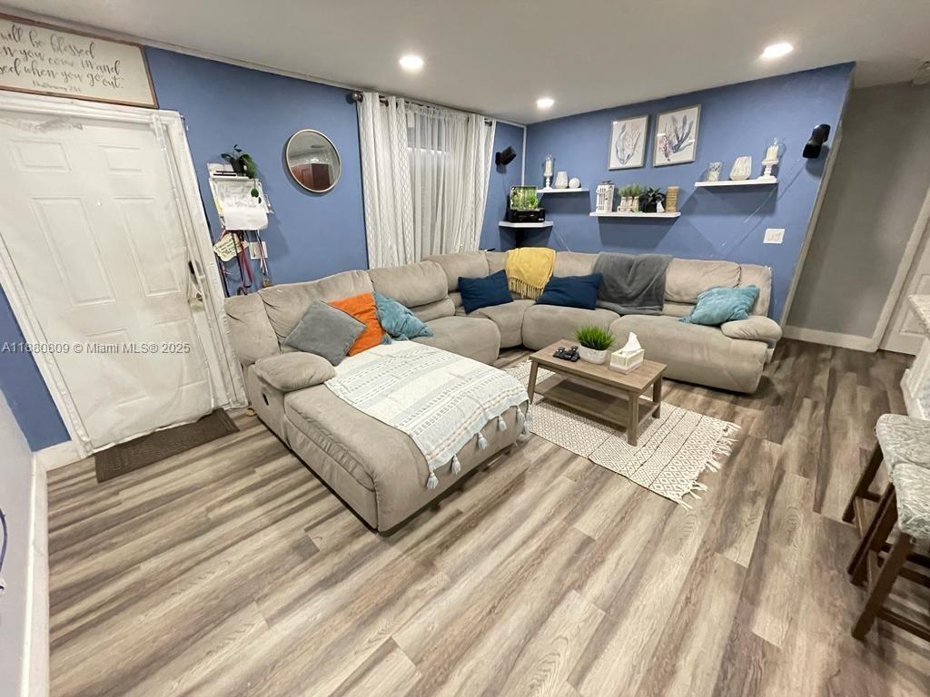 LAUDERDALE MANORS AMEN RE - Residential