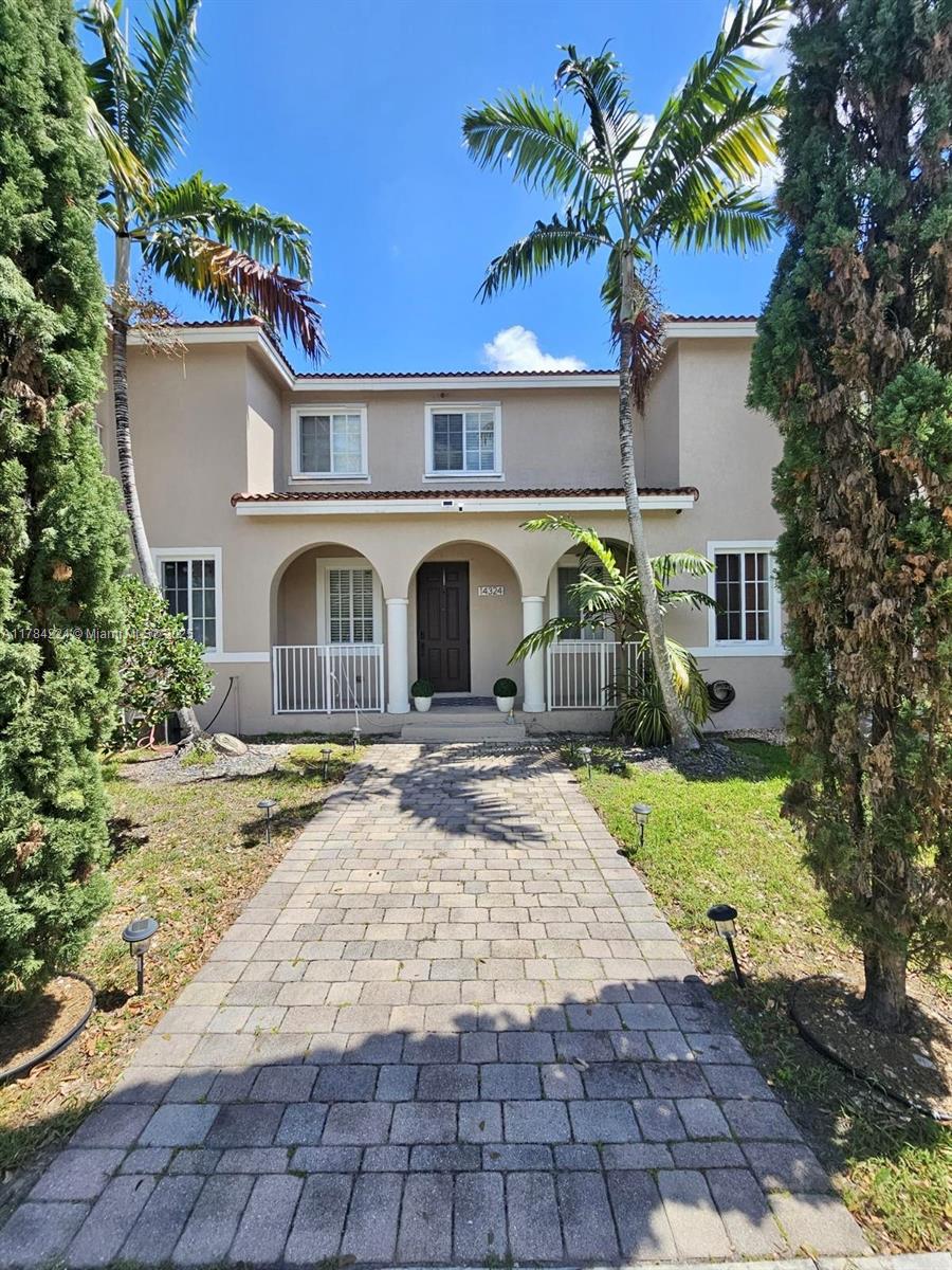 Property for Sale at 14324 Sw 274th Way, Homestead, Miami-Dade County, Florida - Bedrooms: 2 
Bathrooms: 3  - $385,000