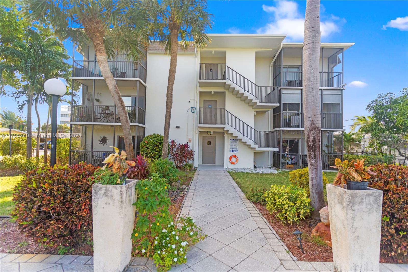 CASA BLANCA CONDO - Residential