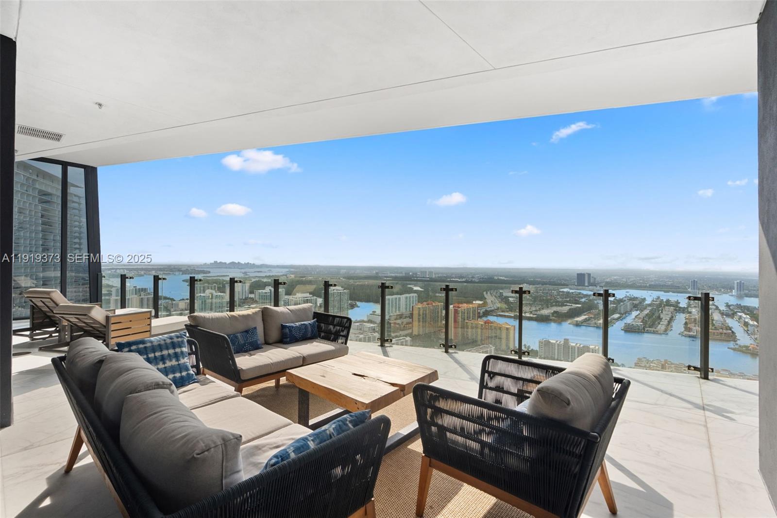 MUSE CONDO - Residential