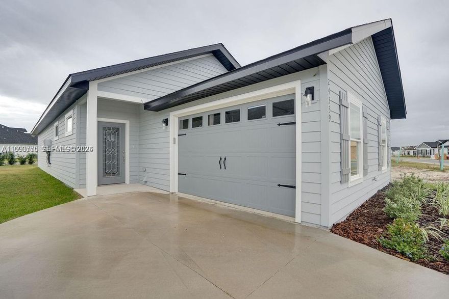 Built in 2024, this spacious 3-bedroom, 2-bath home with a 2-car garage is conveniently located near Town Square. Enjoy easy access to local shops, the gym, and plenty of activities all within walking distance. Don’t miss the opportunity to make this home yours. Available May 1, 2026.

*property has fenced in yard* Move in requirements:
First, last and security for move in, proof of income 3x amount of rent, credit score 650+