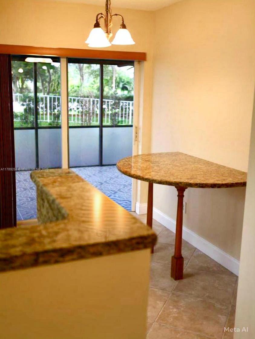 1617 W Harmony Lake Cir .