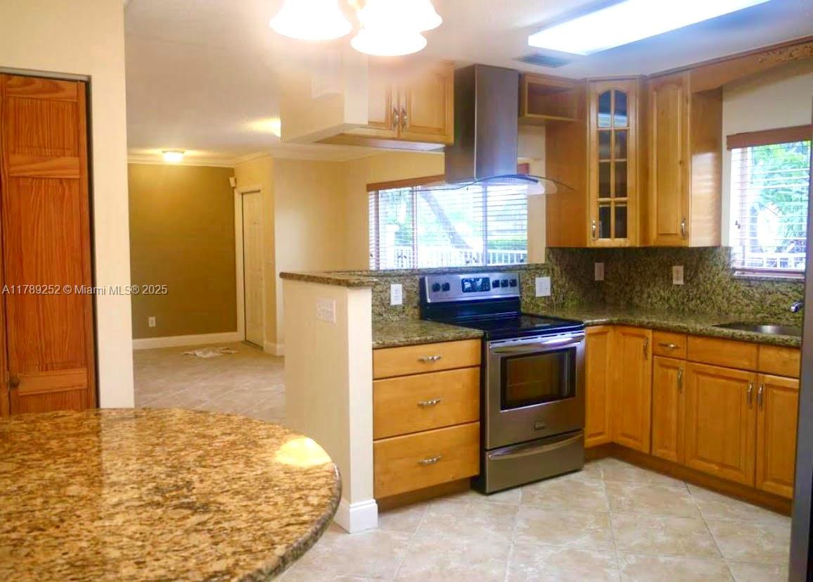 1617 W Harmony Lake Cir .
