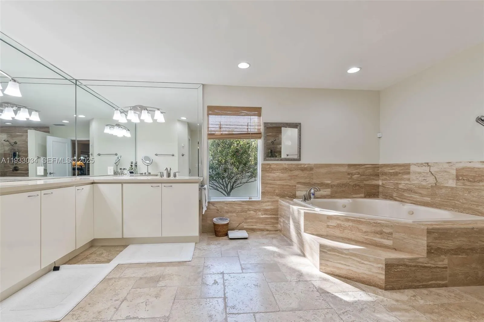 Palmetto Bay, Florida 33157, United States, 4 Bedrooms Bedrooms, ,3 BathroomsBathrooms,Residential,Active,257373