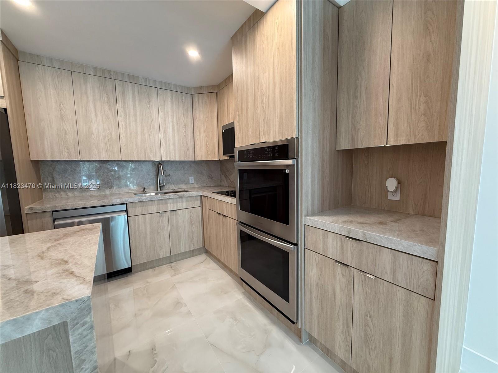 OCEANVIEW BUILDING A COND - Residential