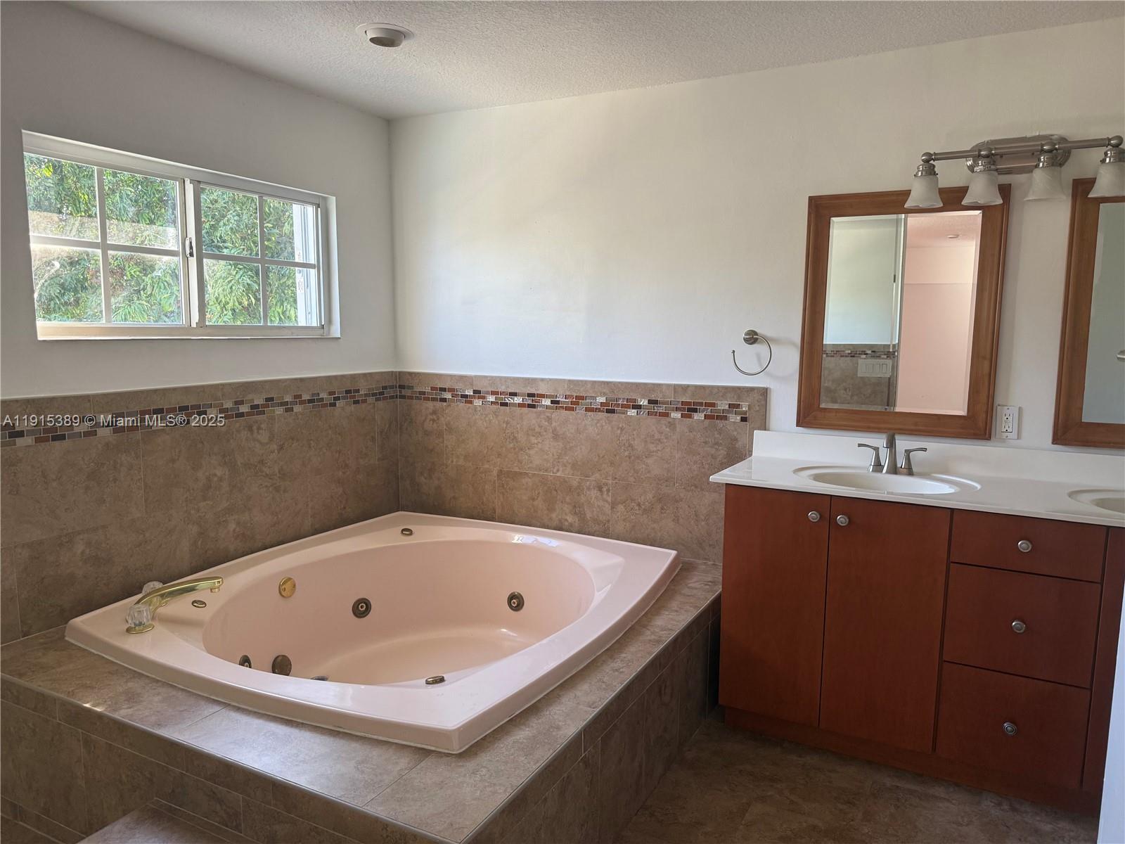 SHORES CALUSA - Residential Lease