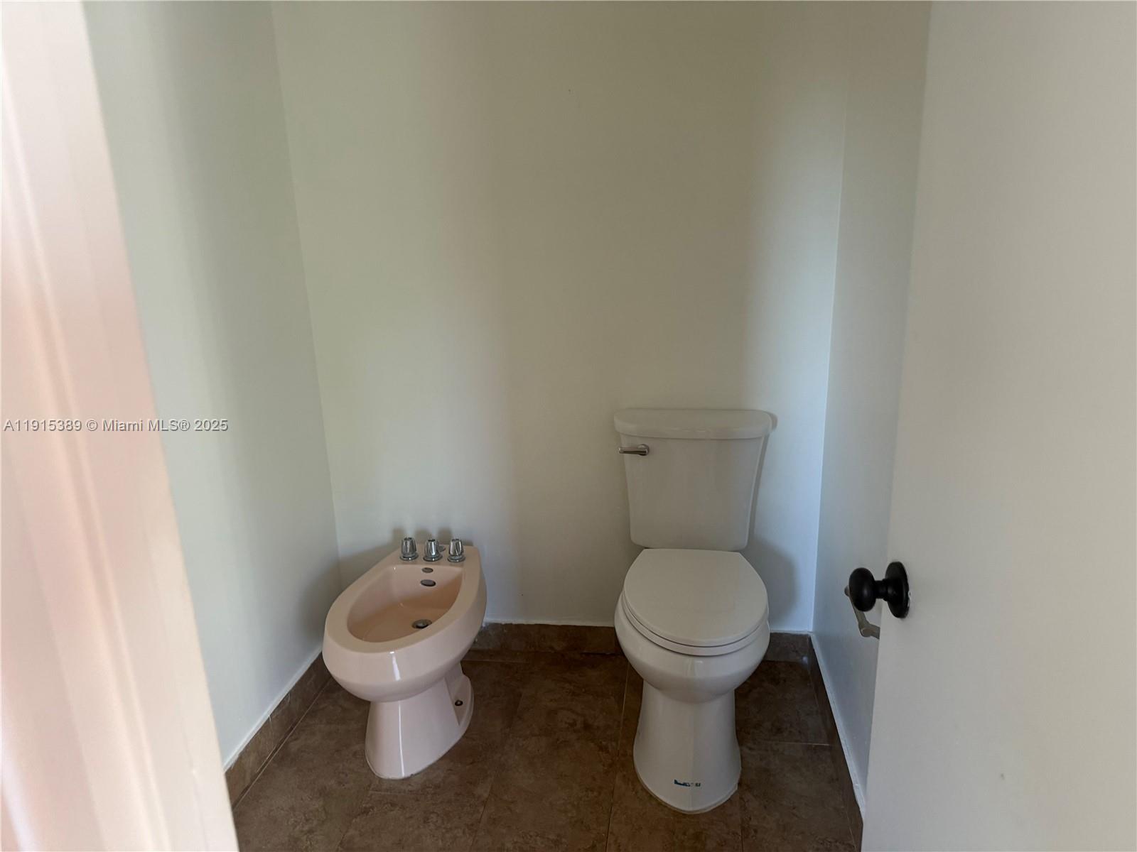 SHORES CALUSA - Residential Lease