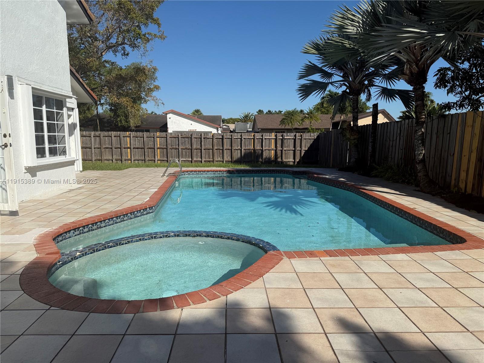 SHORES CALUSA - Residential Lease