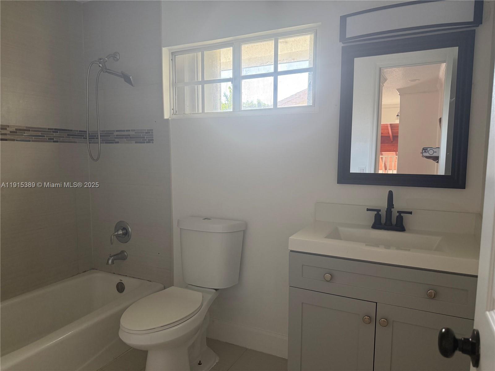 SHORES CALUSA - Residential Lease